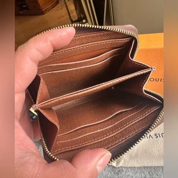 Louis Vuitton Zippy Coin Purse - Picture 7 of 11
